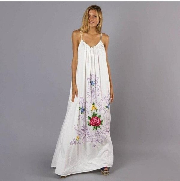 Elegant White Floral Maxi Dress - Picture 4 of 16